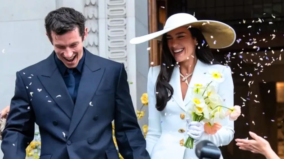 Dua Lipa se casa con Callum Turner y su look de novia rompió con la tradición