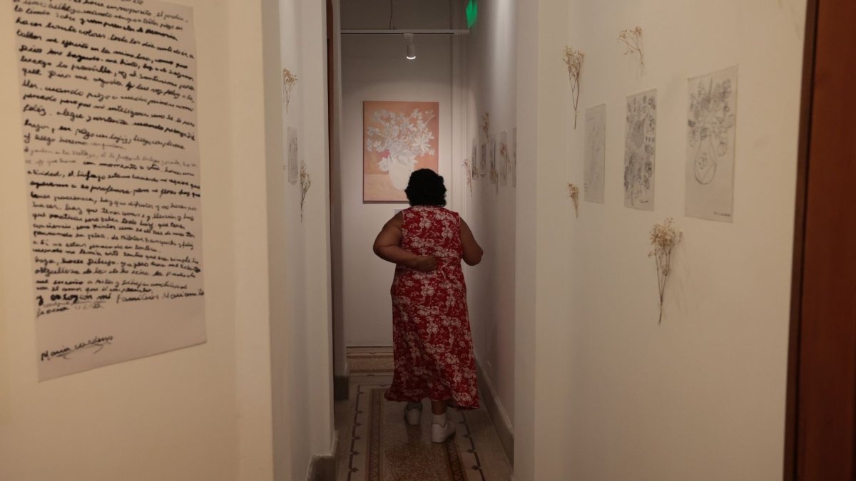 La muestra reúne las obras de pacientes artistas del Proyecto IDEA, quienes utilizan el arte como una herramienta para expresar emociones y fortalecer su autoestima.