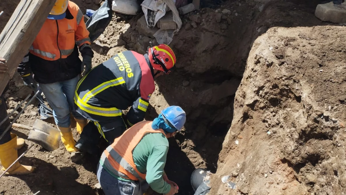 Cuatro personas quedaron atrapadas entre los escombros y fueron liberadas por los equipos de rescate.