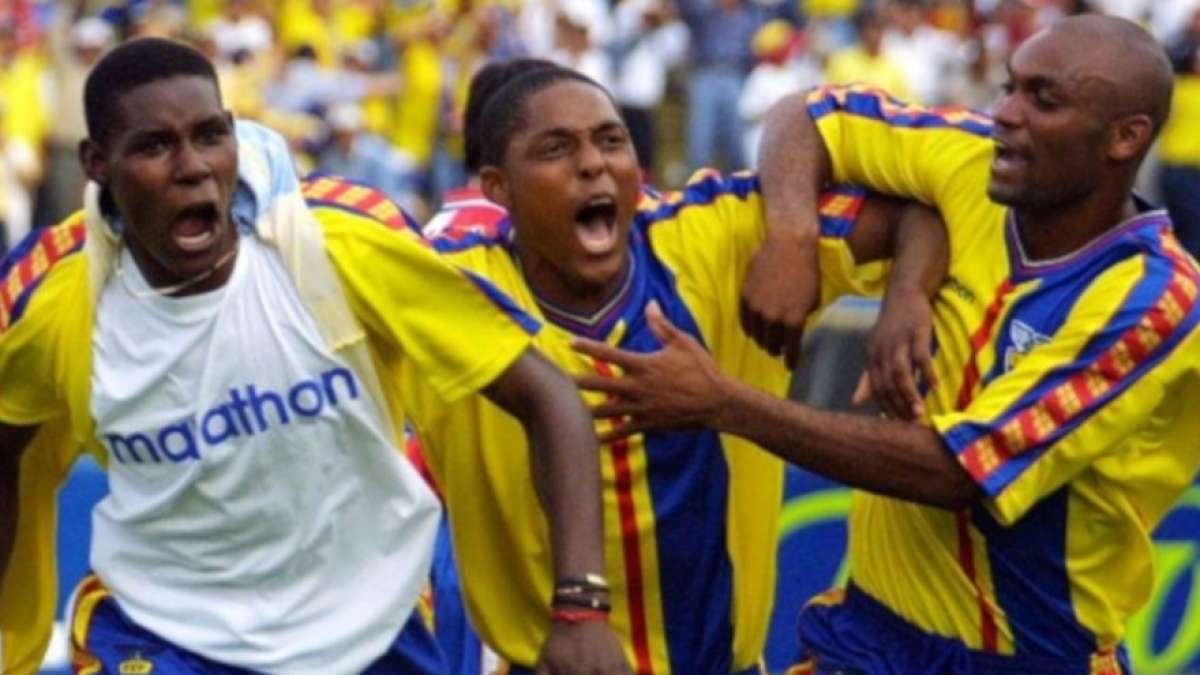 Raúl Guerrón (d) jugó con Ecuador el primer Mundial al que asistió, en Corea y Japón 2002.