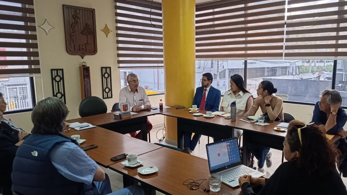 Los representantes de la Federación Médica Ecuatoriana (FME) cuestionaron la desvinculación de profesionales médicos. Atribuyen la medida a la creación de la empresa pública para medicamentos.