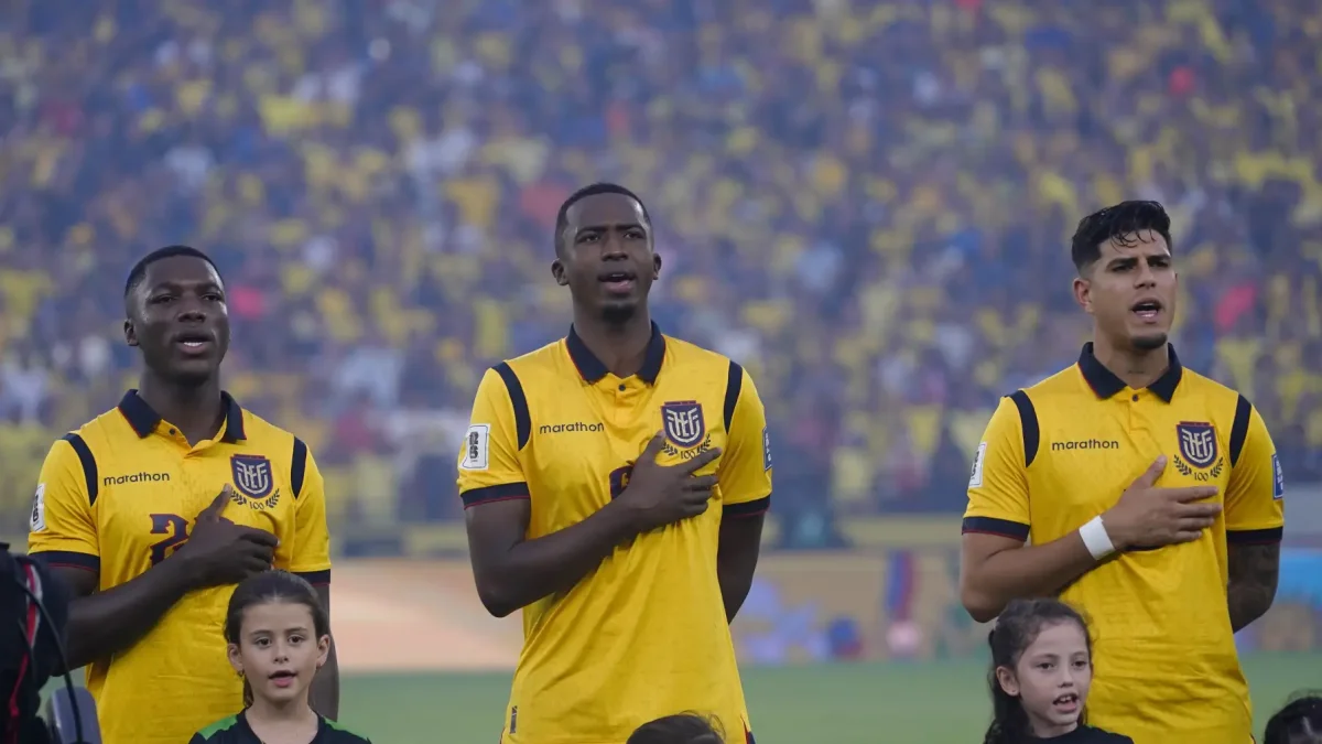 Moisés Caicedo (i), Willian Pacho (c) y Piero Hincapié (d) son figuras de las Tricolor.