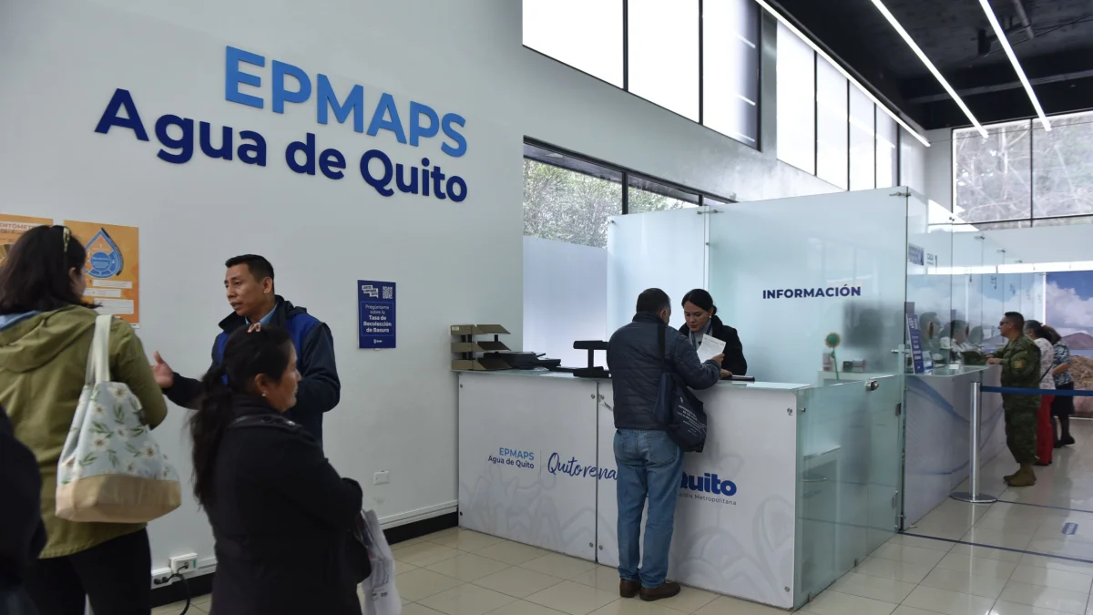 En las oficinas de la Epmaps se atienden reclamos de los usuarios por la tasa de recolección de basura.