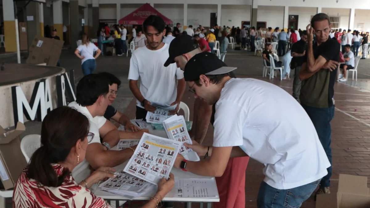 Jurados electorales cuentan votos este 31 de mayo en Cúcuta (Colombia).