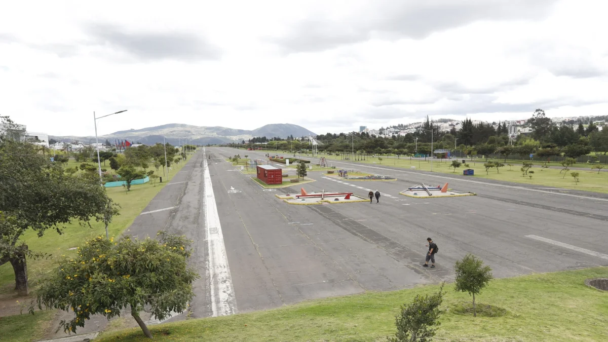 Trabajos. En la antigua terminal aérea se tiene previsto construir más canchas e incluso una arena de espectáculos.