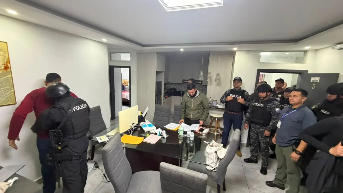 Ministro advierte que más personas podrían ser procesadas por caso Esmeraldas.
