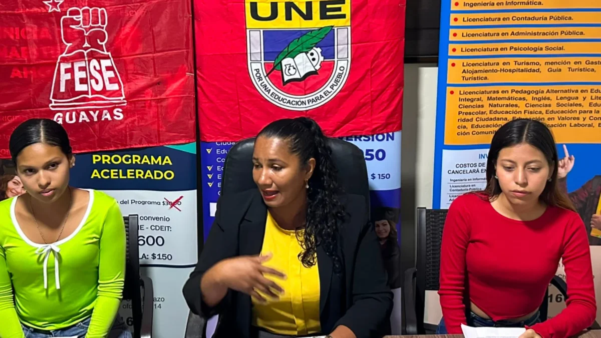 Gabriela Menéndez, presidenta de la UNE Guayas, cuestionó el acuerdo ministerial que dispone actividades escolares los sábados