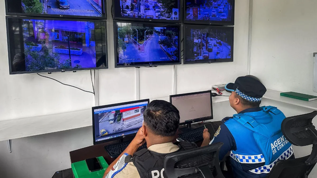 En las EAS hay monitoreo de policías nacionales y de agentes de control metropolitano a través de cámaras de videovigilancia.