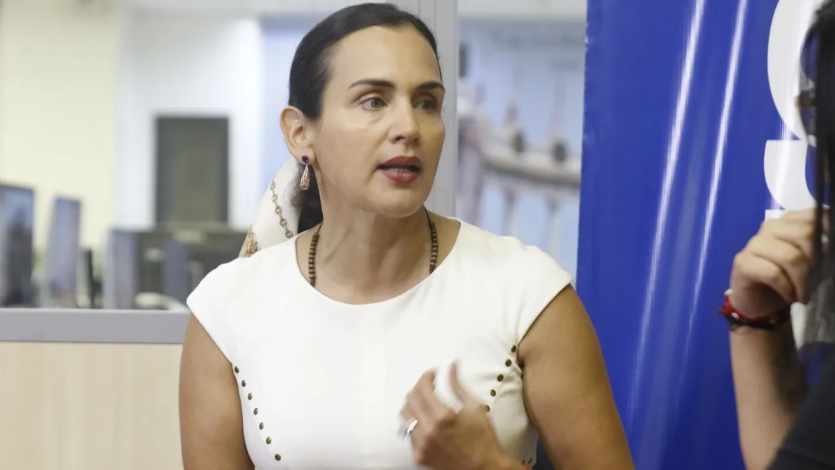Asamblea tramita juicio político contra Inés Manzano por su gestión en el sector energético.