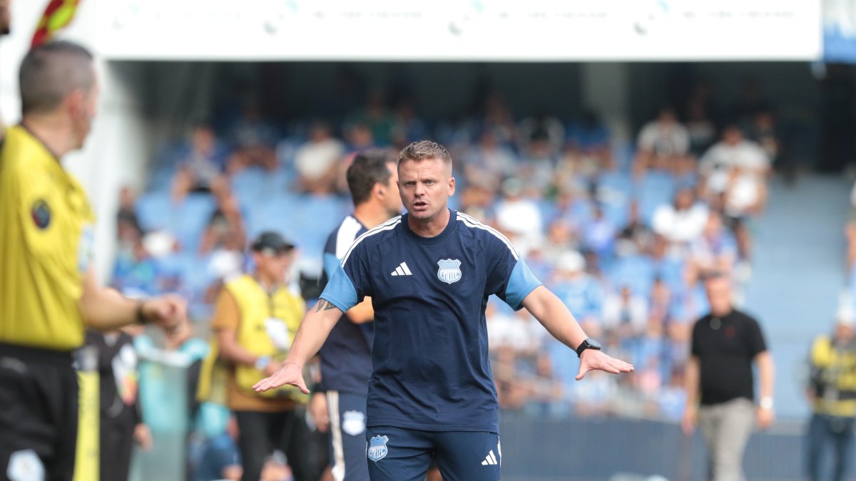 Cristian Nasuti se mantiene invicto dirigiendo a Emelec en la LigaPro 2026.