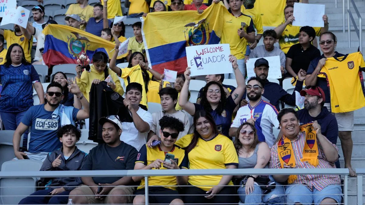 Aficionados ecuatorianos estuvieron presente en la práctica de Ecuador en Columbus.