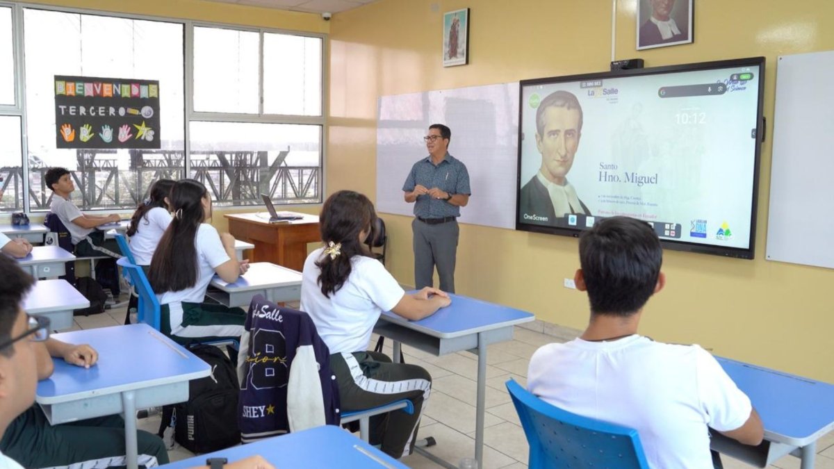 El Modelo Interestructurante Lasallista, avalado por el Ministerio de Educación dentro de sus procesos de innovación, apuesta por una formación que combina conocimiento, valores y pensamiento crítico.