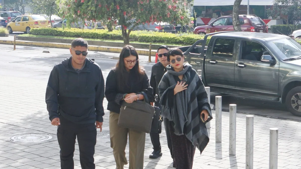 Caso. Amanda y Tamia Villavicencio asisten al testimonio de Rodney Rengel.