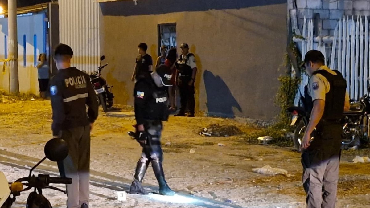 La policía investiga el doble crimen ocurrido en el barrio Valle Hermoso en el cantón La Libertad