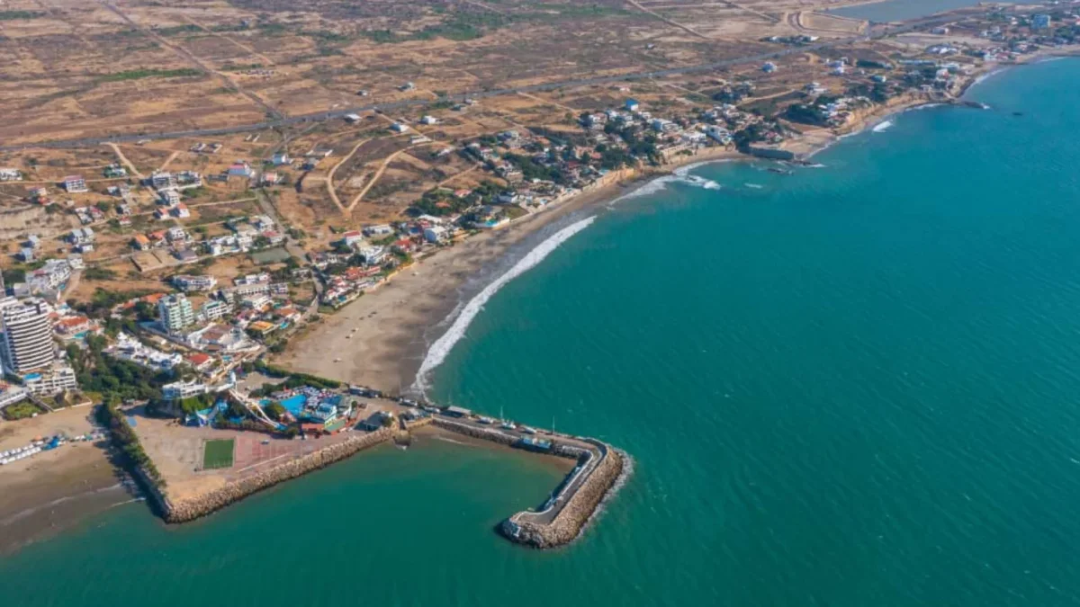 Las parroquias destacan por su riqueza cultural y turística, pero enfrentan carencias en infraestructura y servicios.