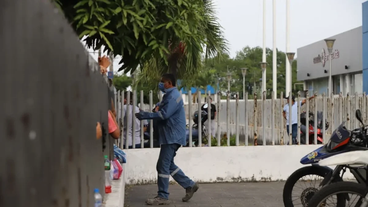 Oocho personas siguen desaparecidas; autoridades analizan pistas del caso.