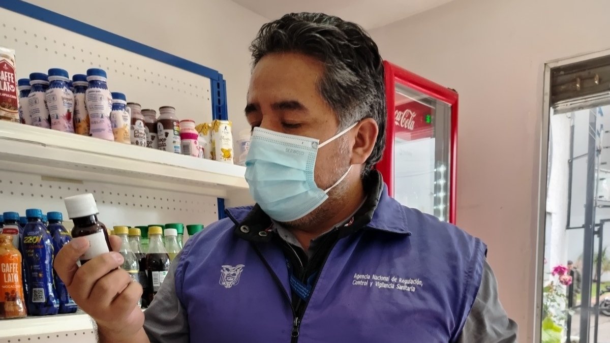 La Arcsa identificó productos sin registro sanitarios y otros con posible adulteración en una farmacia de la zona de El Ejido, en Cuenca.