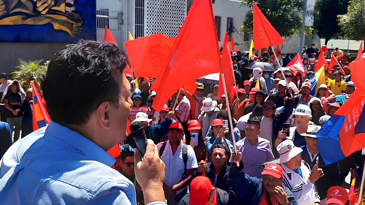 Referencial.Vocero de Unidad Popular se dirige a simpatizantes durante una concentración