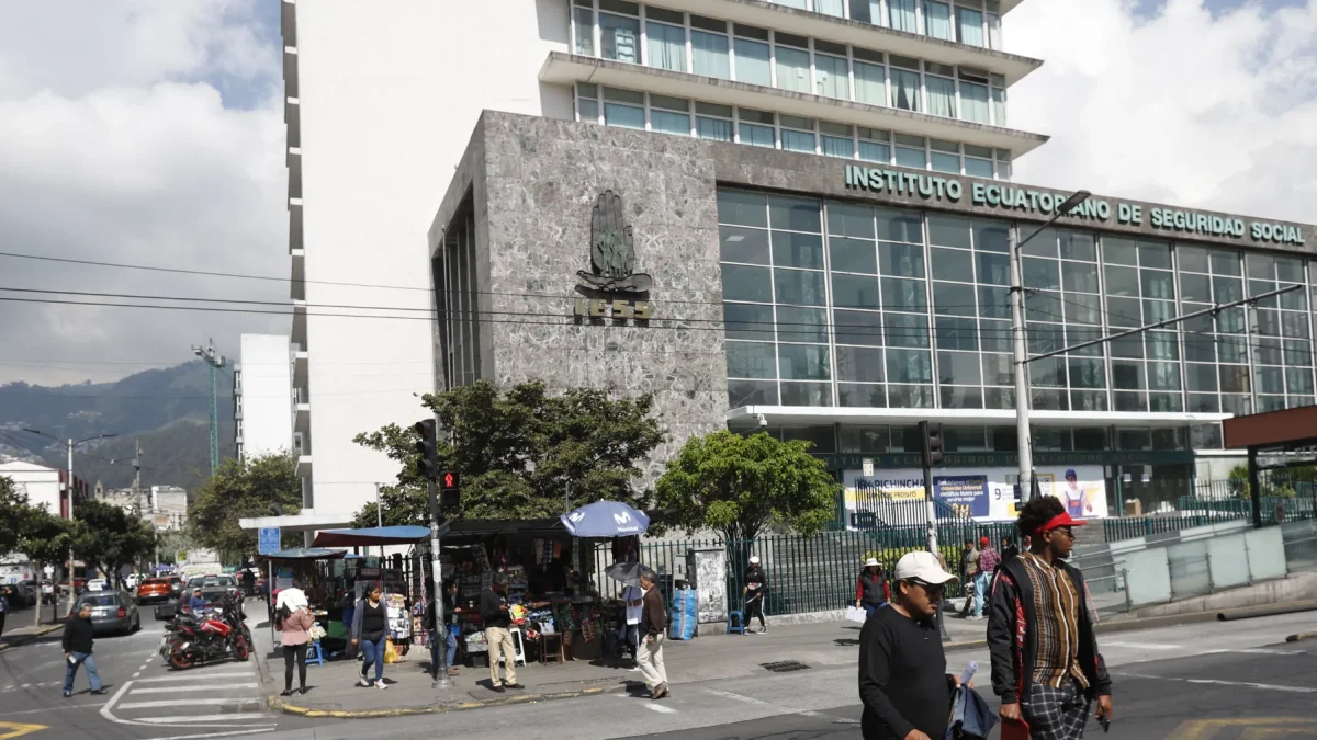 Adultos mayores denuncian retrasos en pagos del bono jubilar y limitaciones en beneficios como devolución del IVA.