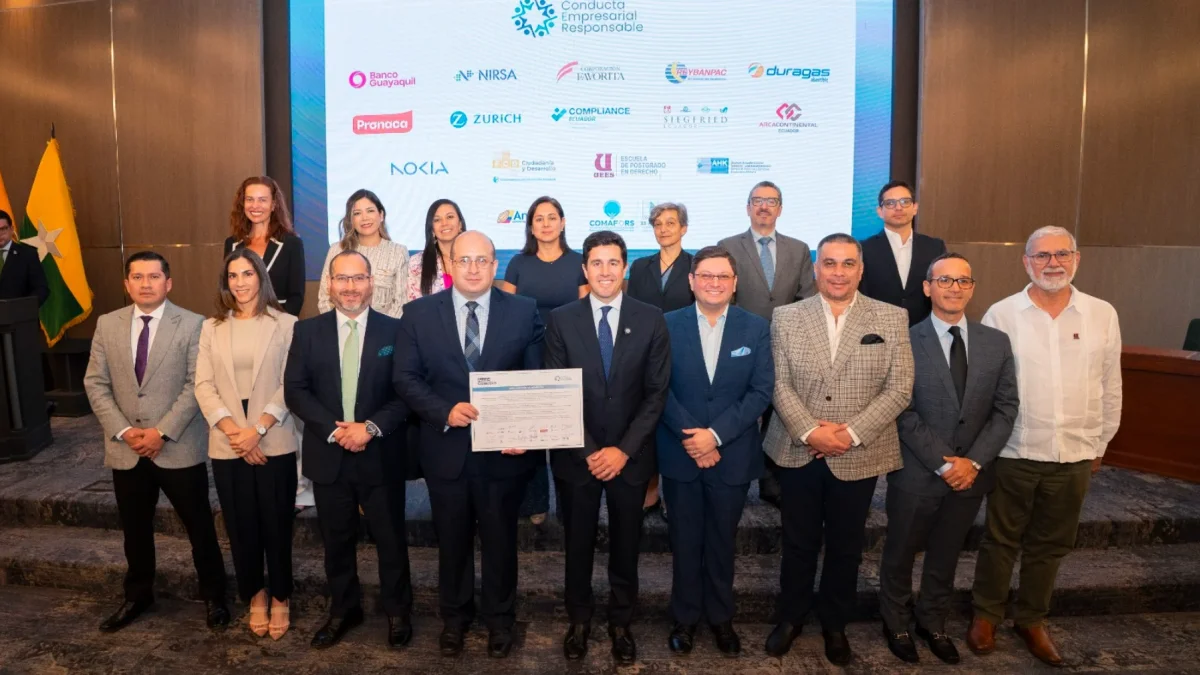 Representantes del sector privado y la academia se unen por la integridad corporativa.