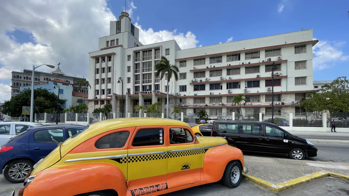 Los negocios extranjeros están saliendo de Cuba para evitar las sanciones de Estados Unidos.