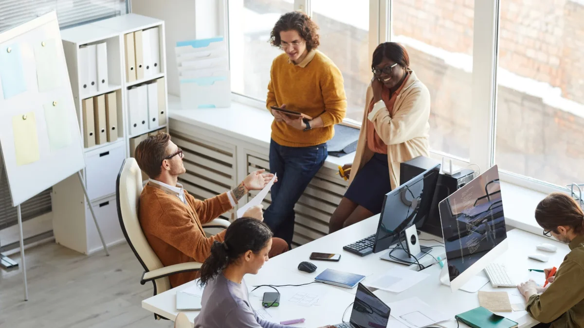 El modelo plantea que la raíz cuadrada del total de empleados produce cerca del 50 % del trabajo.