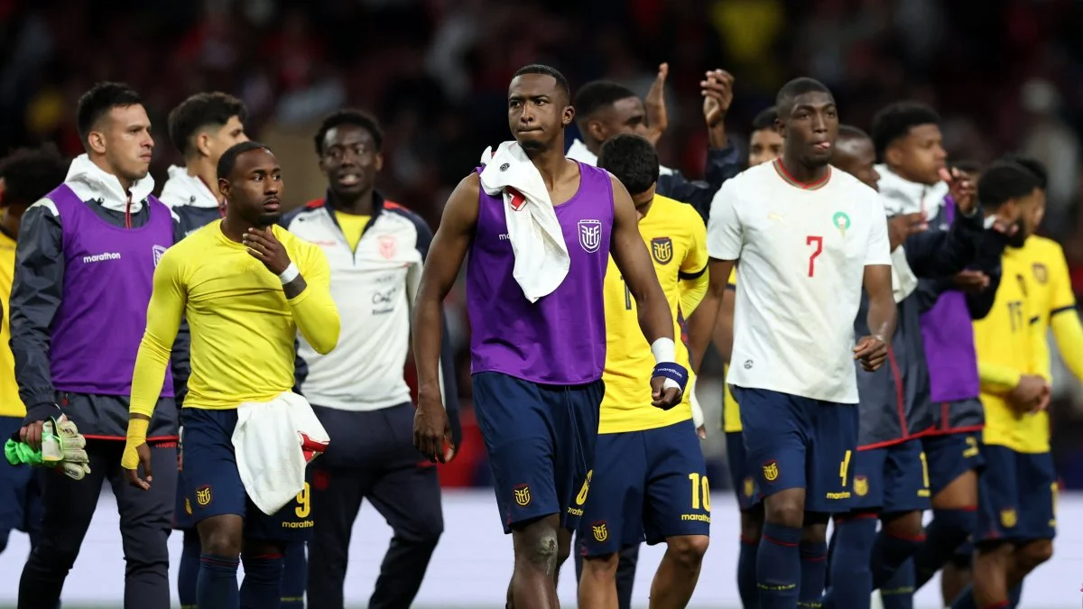 Willian Pacho (c) es uno de los más sólidos defensores de Ecuador para el Mundial 2026.