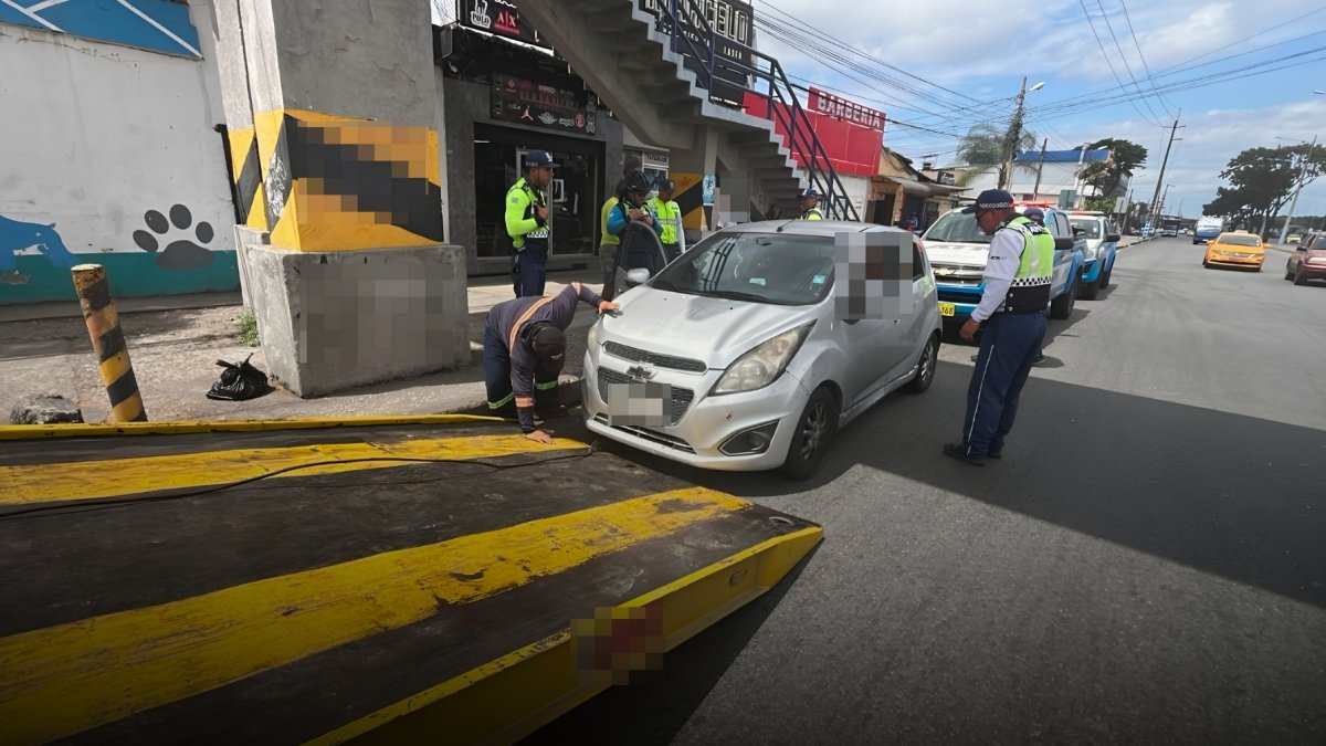 ATM detecta en Guayaquil vehículo con deuda superior a $75.000 en multas.