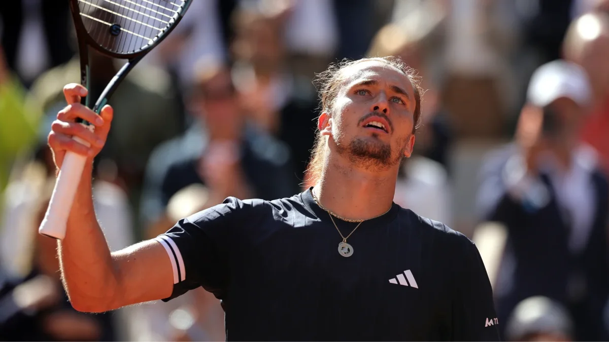 El alemán Alexander Zverev celebra el pase a la final de Roland Garros tras ganar al checo Jakub Mensik.