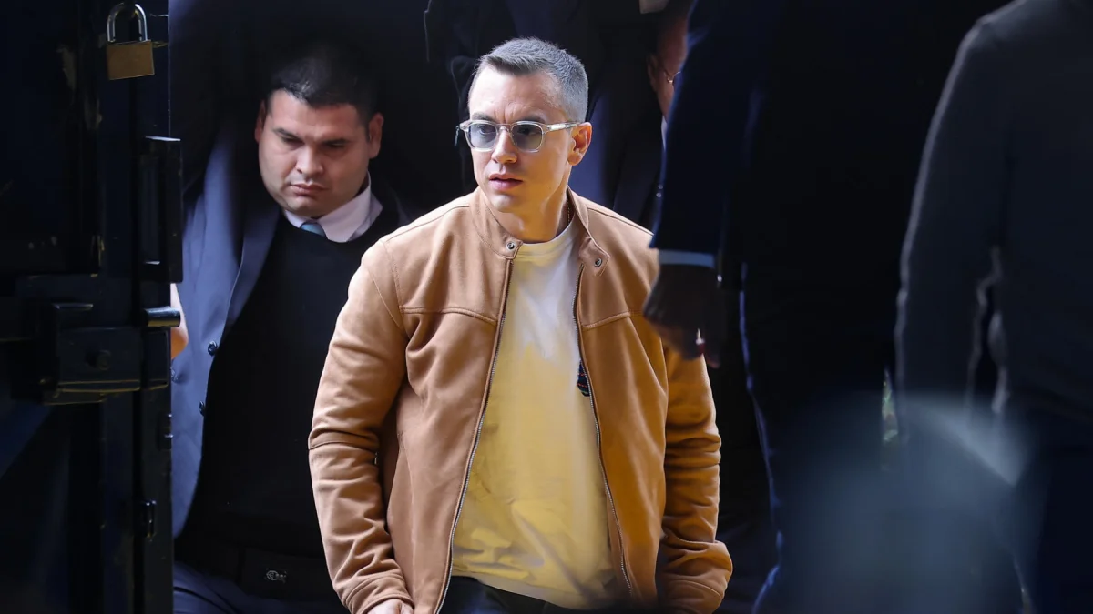 Daniel Noboa durante el anuncio del fondo de $230 millones para jubilados con compensaciones pendientes.