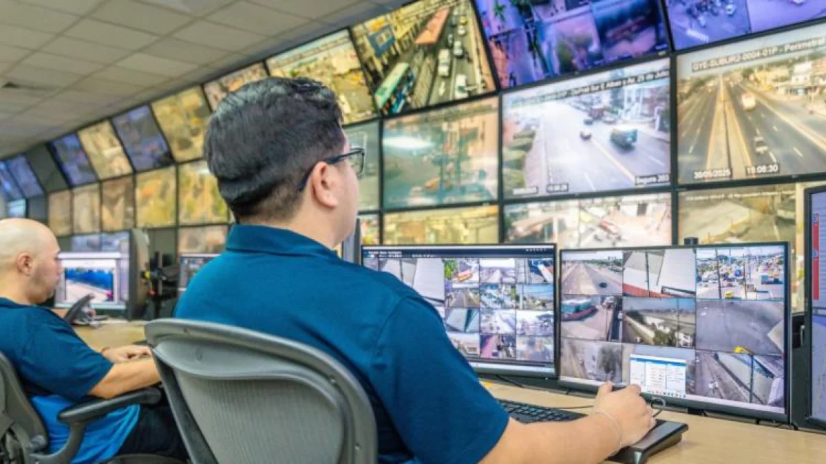 Las autoridades vigilan la ciudad desde cámaras de seguridad.