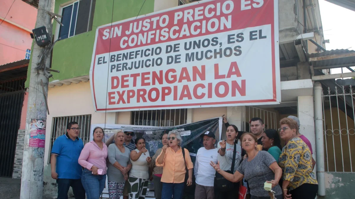 Moradores. Los habitantes de la av. Cacique Tomalá piden que haya cambio de trazado.