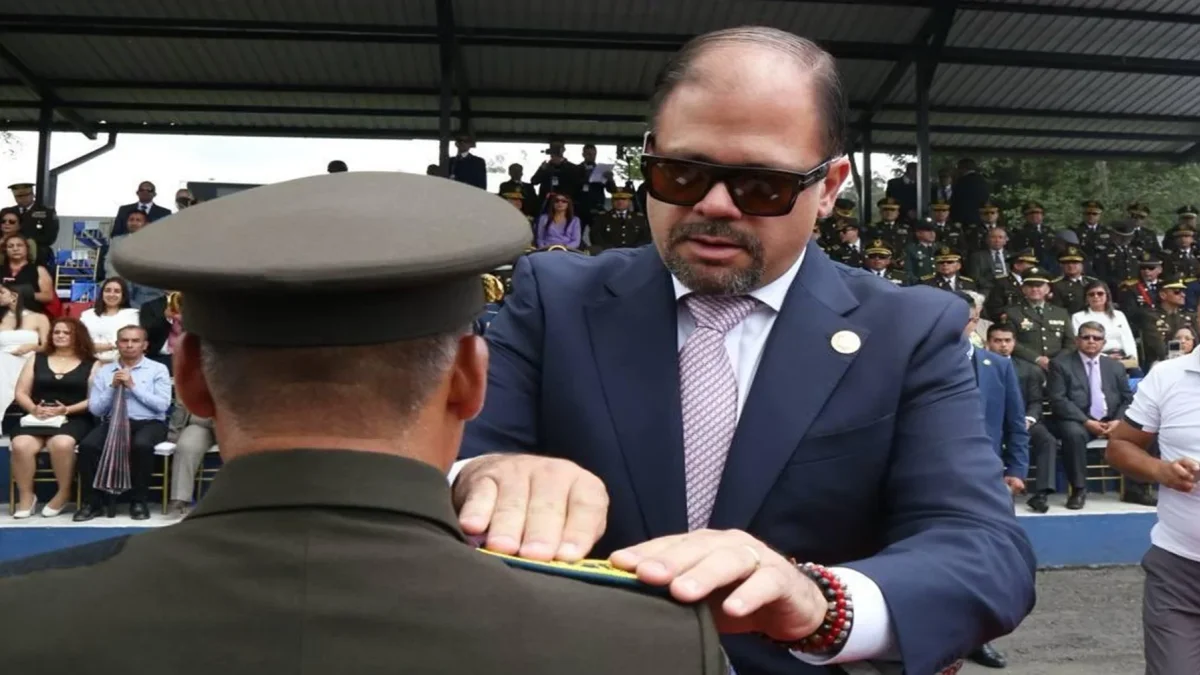 El ministro John Reimberg dispuso que los equipos jurídicos de la Policía e Interior defiendan a los policías sentenciados por abatir a un sospechoso en Quito.