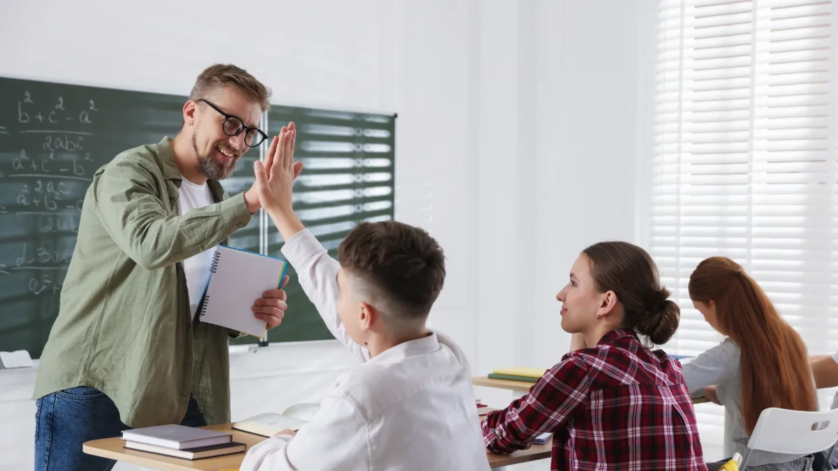 Las experiencias vividas en el aula pueden influir durante años en la autoestima y desarrollo personal de los estudiantes.