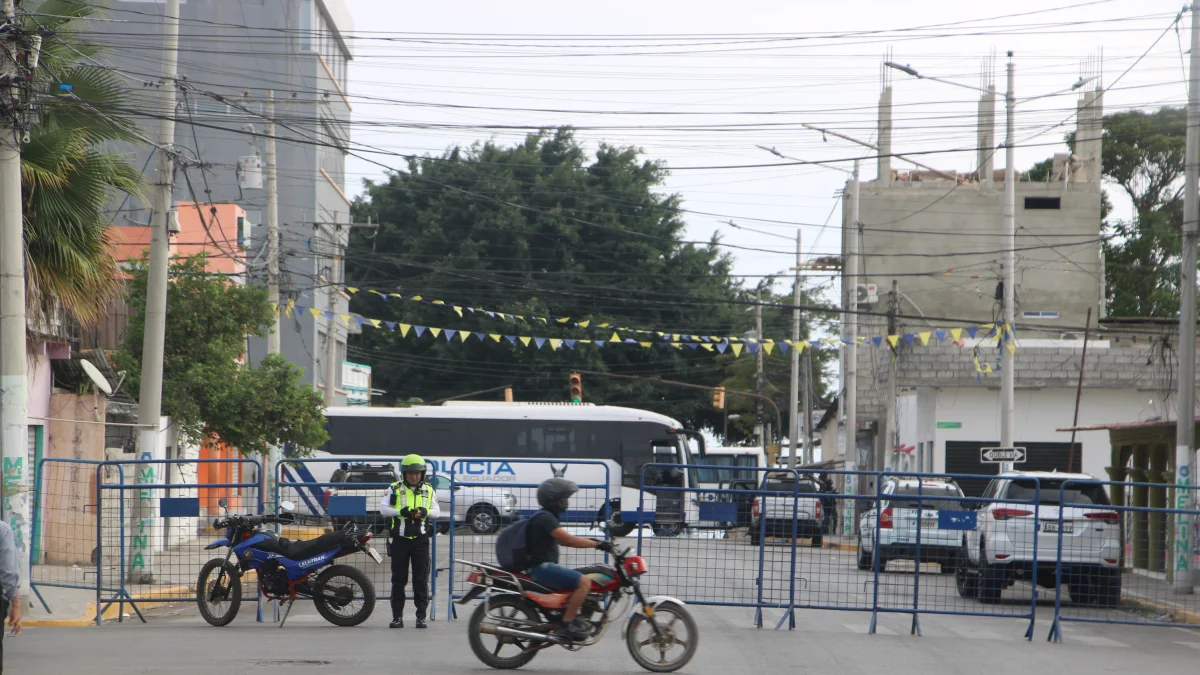 Amplio operativo policial y militar resguardó los alrededores de la Judicatura de La Libertad durante la audiencia del caso Triple A.