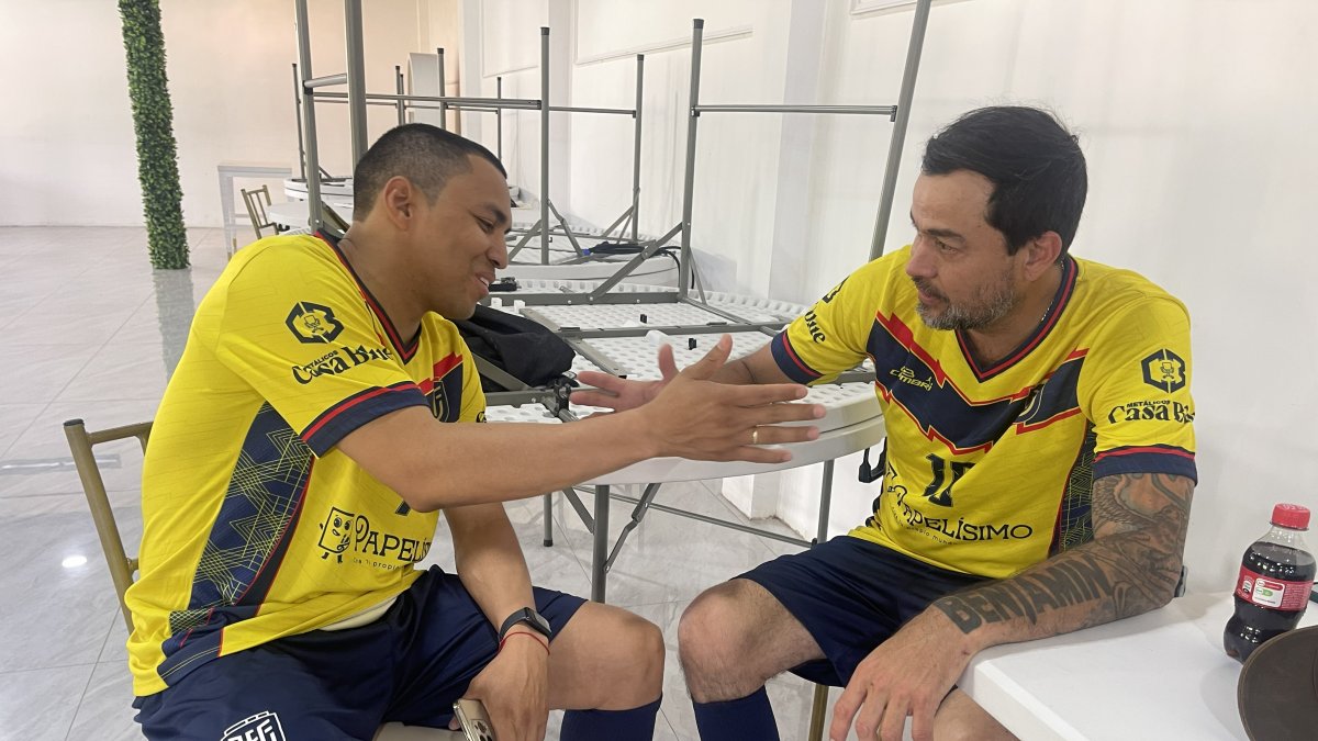 Jaime Iván Kaviedes y Jefferson Montero juntos en Babahoyo, dos héroes de la Tri unidos por la historia de los Mundiales.