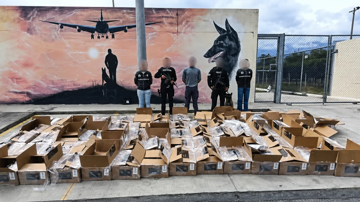 La Policía Nacional decomisó más de 34 kilos de cocaína ocultos en cajas de café que tenían como destino Australia.