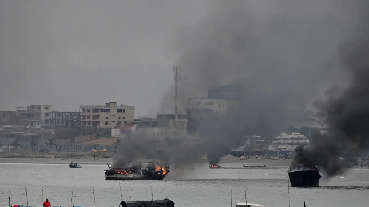 ¿Qué originó el incendio en el Puerto de Manta? Esto dice el
