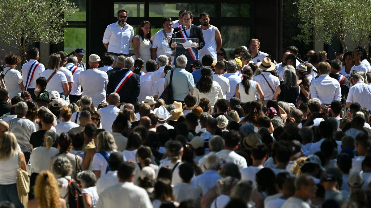 Francia marcha por crimen de menor y omisiones del sistema j