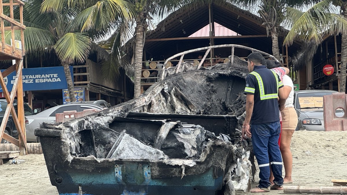 Pescadores de Manta pierden su capital tras incendio masivo 