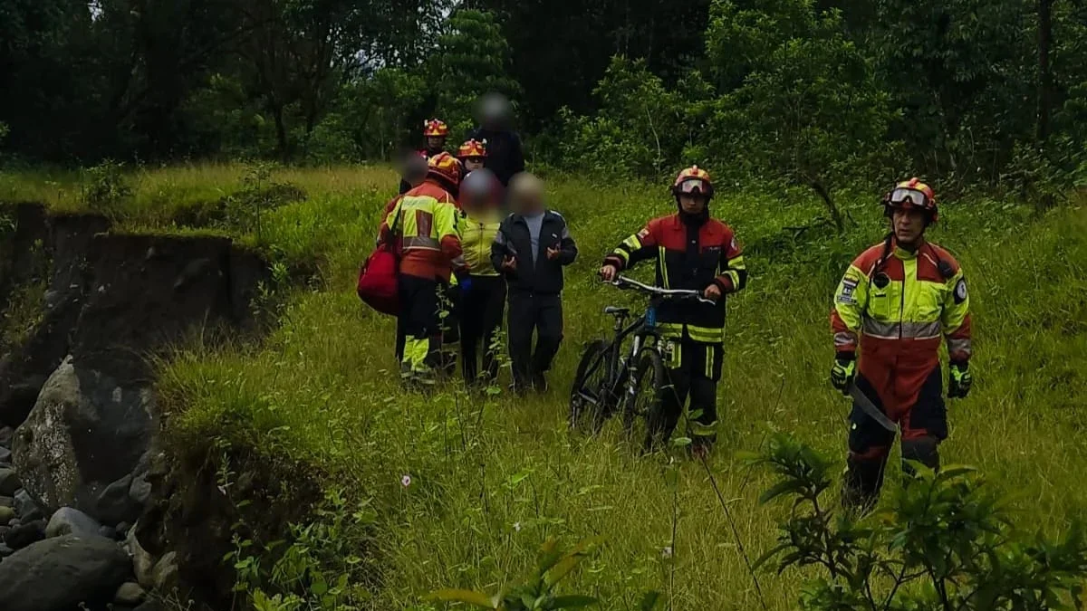 Rescate en Lloa–Mindo: drones localizan a tres ciclistas ext