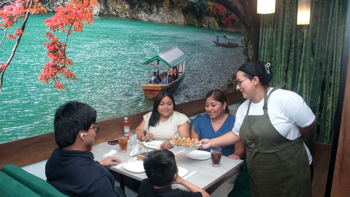 ¿En qué gastan su dinero los ecuatorianos? La comida sigue l