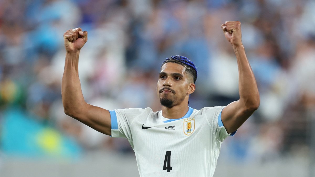 Ronald Araújo preocupa a Uruguay: ¿llega al debut 