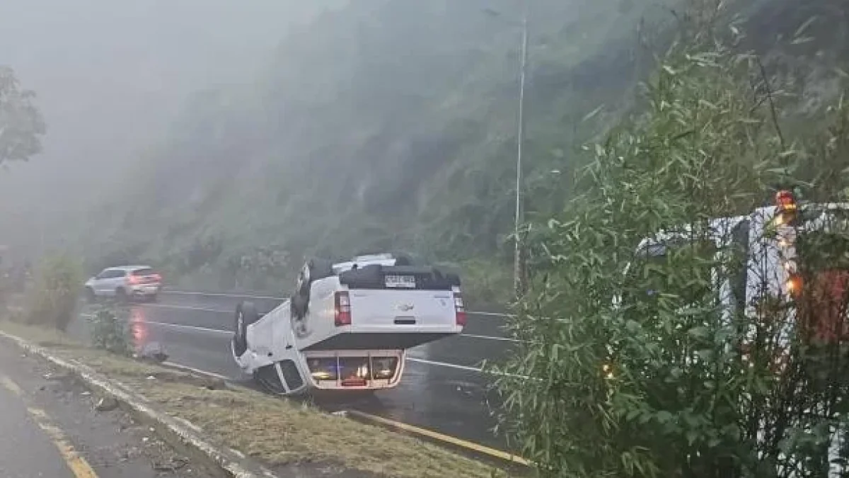 Dos accidentes en la avenida Simón Bolívar provocan caos veh