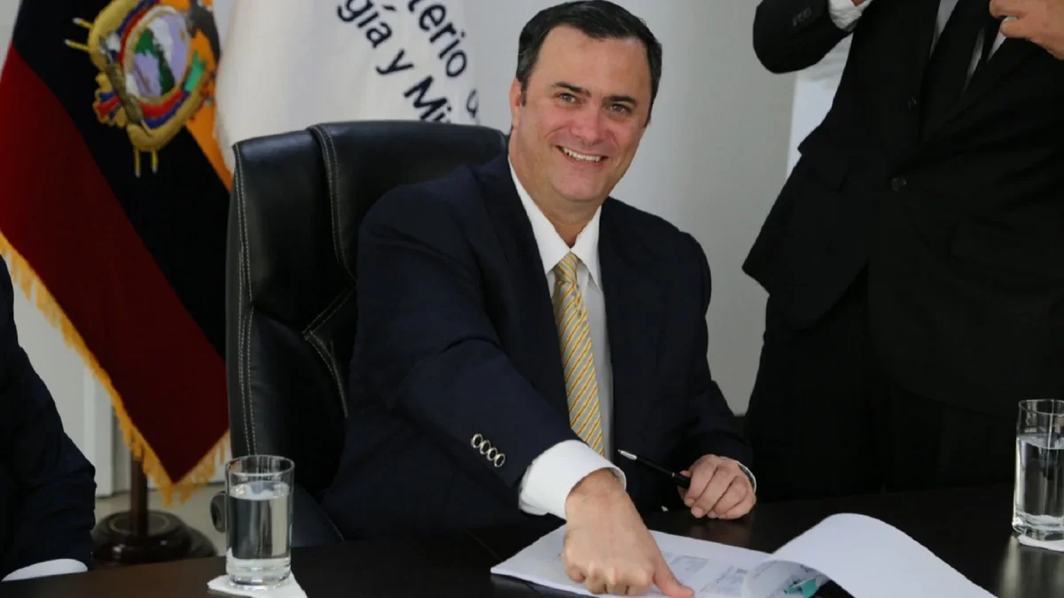 Dos asesores de Roberto Luque salieron de Ecuador 
