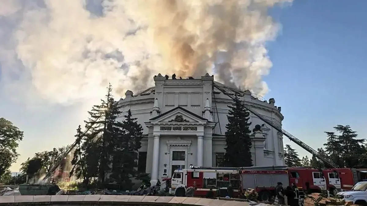 Daños provocados por el ataque ucraniano en el edificio del museo y monumento a la Defensa de Sebastopol de 1854-1855.