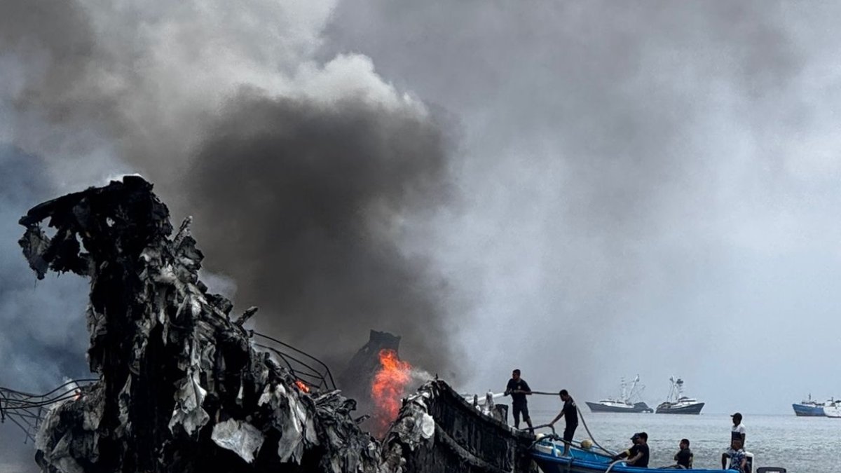 El incendio en la rada del puerto de Manta dejó al menos 35 embarcaciones afectadas y desnudó las falencias para enfrentar emergencias similares