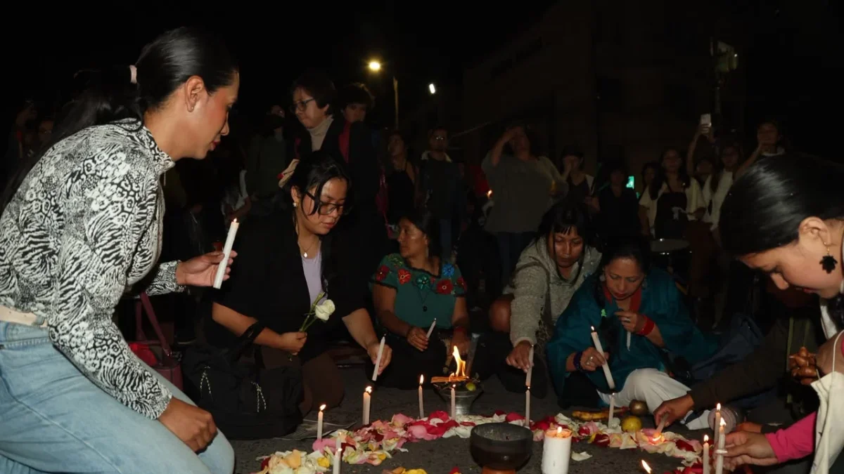 La marcha culminó en un altar realizado a fuera de la universidad politécnica en conmemoración a las víctimas.