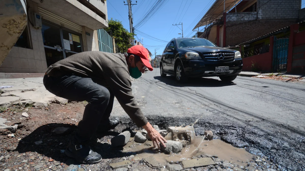 Cómo reclamar daños por baches en Quito: el formulario que p