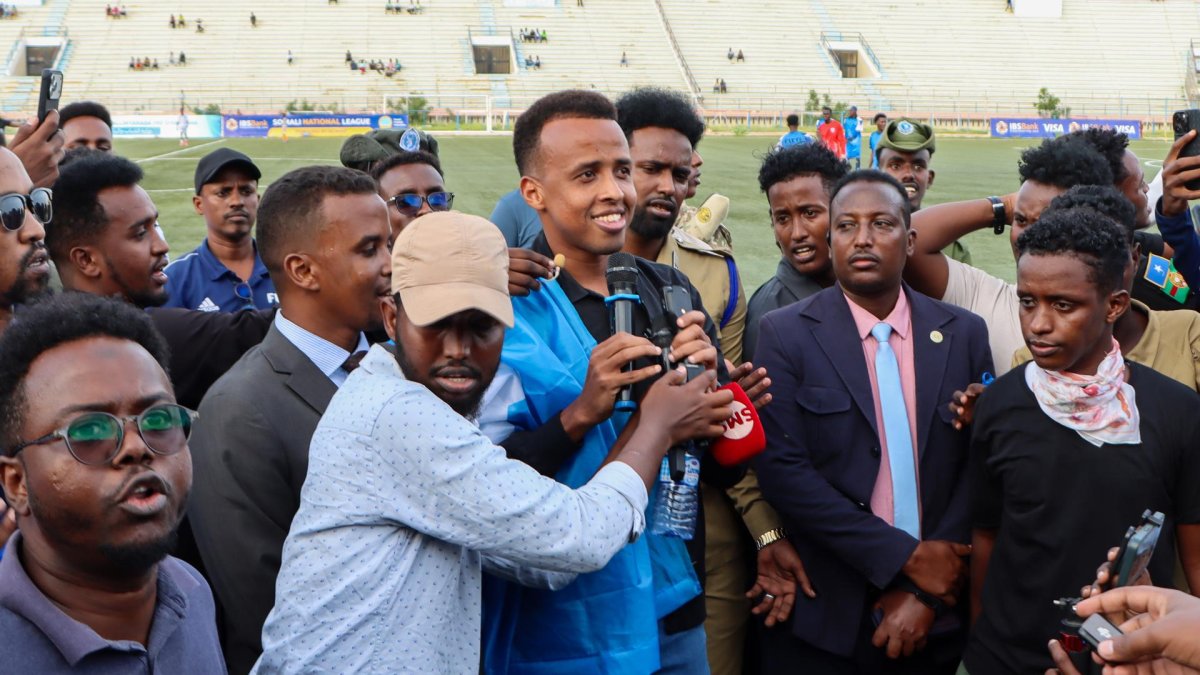 La UEFA designa al árbitro somalí vetado por EE. UU. para pi